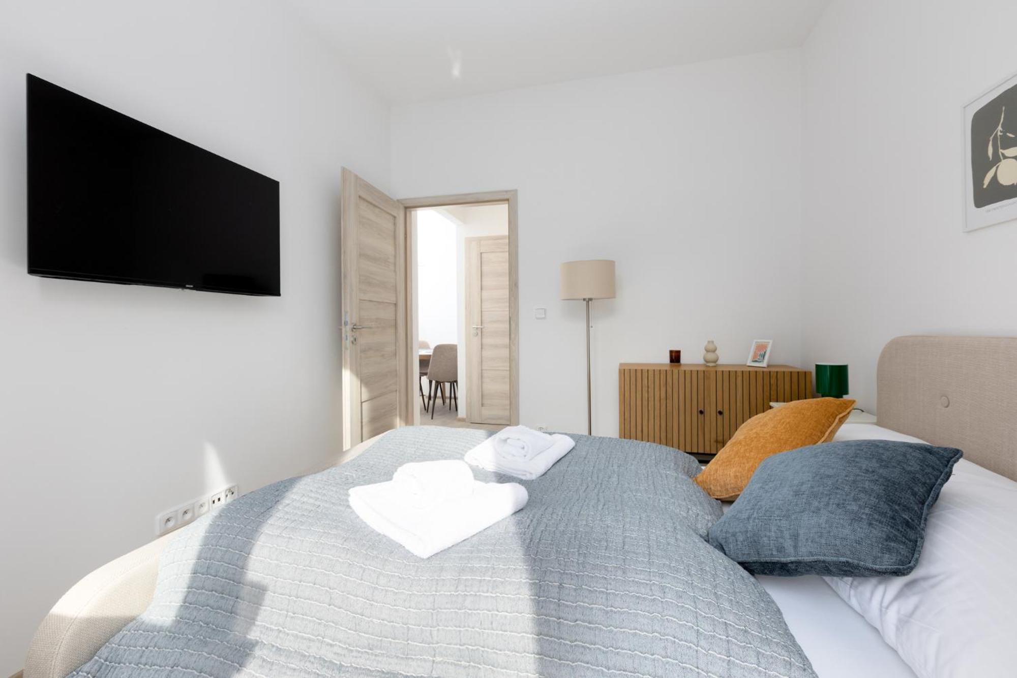 2 Bedroom With A Terrace Near The Metro Praha